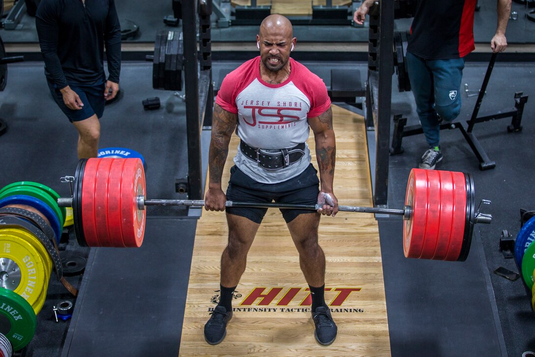 U.S. Marines and civilians aboard Marine Corps Air Station (MCAS) Yuma compete in a weight lifting contest at theMCAS Yuma Station Gym on August 28, 2019. The competition consisted of 3 maximum repititions of squats, bench press, and then deadlifts. (U.S. Marine Corps photo by Lance Cpl. John Hall)