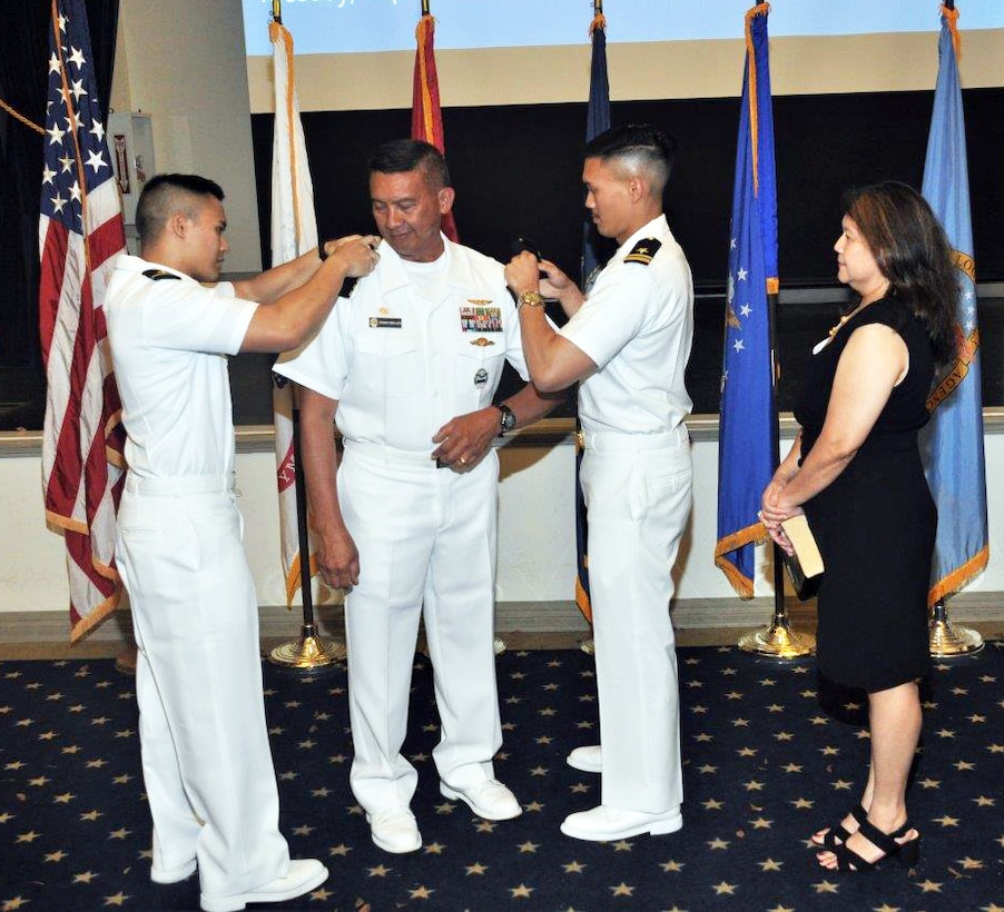 DLA Aviation commander visits San Diego, promotes Commander