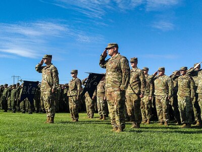 U.S. Soldiers with 2-130th Infantry Regiment, 33rd Infantry Brigade Combat Team, Illinois Army National Guard, render the salute during the opening ceremony of Rising Thunder 19 at Yakima Training Center, Yakima, Wash., Aug. 30, 2019.
