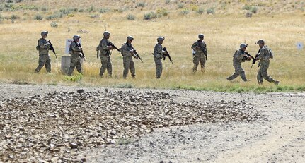 Soldiers from the 33rd Infantry Brigade Combat Team, Illinois Army National Guard, practice ready-up drills at a range during Rising Thunder 19 at Yakima Training Center in Yakima, Washington, Sept. 1, 2019.