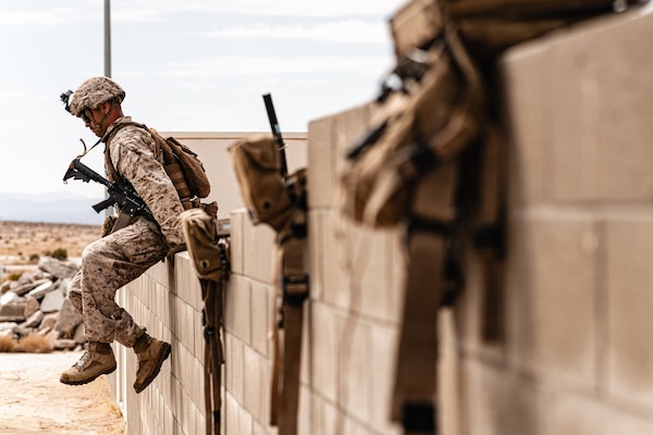 Marine with 3rd Battalion, 7th Marine Regiment, 1st Marine Division, scales wall during counter-IED training at Marine Corps Air Ground Combat Center, Twentynine Palms, California, July 25, 2019 (U.S. Marine Corps/Colton Brownlee)