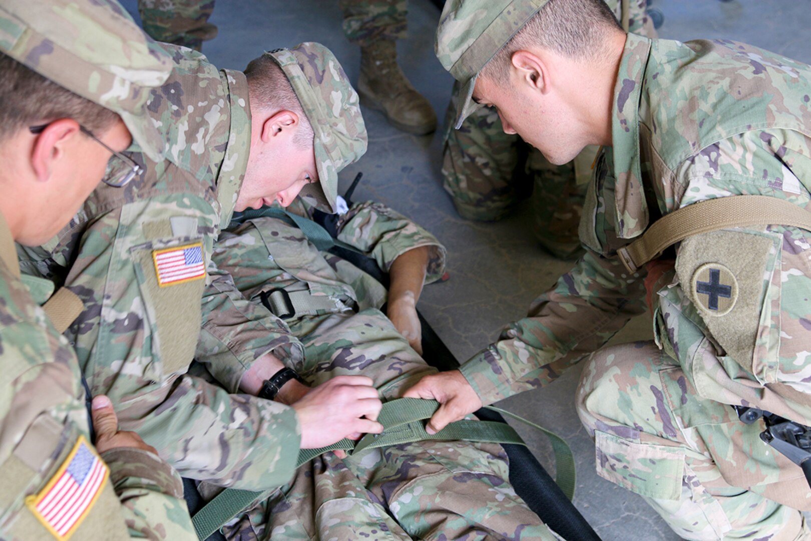 Soldiers of the 2nd Battalion, 130th Infantry Regiment, Illinois Army National Guard, participate in Combat Life Saver drills during Rising Thunder 19, Sept. 3, 2019 at the Yakima training Center in Yakima, Washington.