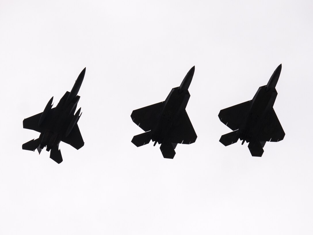 An F-15C Eagle from the 173th Fighter Wing and two Hawaii Air National Guard F-22 Raptors fly in formation above Joint Base Pearl Harbor-Hickam, Hawaii, Aug. 21, 2019