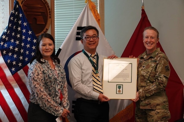 Jay Park receives commander's award.