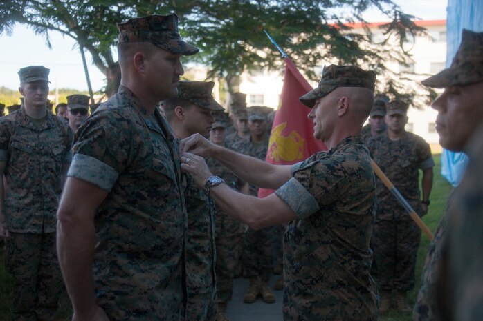 Gunnery Sgt. Jared D. Hammond, a ground electronics systems maintenance technician with the 31st Marine Expeditionary Unit, receives a Navy and Marine Corps Achievement Medal from Col. Robert B. Brodie, commanding officer of the 31st MEU, during a breakfast potluck, Camp Hansen, Okinawa, Japan, Aug. 30, 2019. The 31st MEU, the Marine Corps’ only continuously forward-deployed MEU, provides a flexible and lethal force ready to perform a wide range of military operations as the premier crisis response force in the Indo-Pacific region. (U.S. Marine Corps official photo by Lance Cpl. Kevan Dunlop)