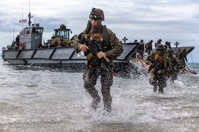 U.S. Marines complete simulated combined amphibious assault ...