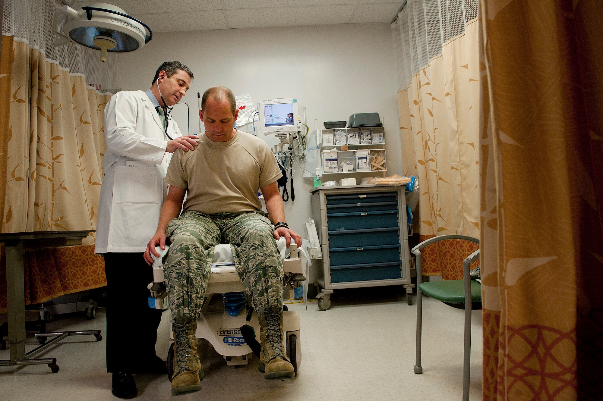 Sean Harap, Tripler Army Medical Center physician, performs a physical exam for U.S. Air Force Capt. Joshua Gscheidmeier, 128th Air Refueling Wing, at Tripler Army Medical Center, Honolulu, Hawaii, May 8, 2014. The Nurse Advice Line is set to offer TRICARE beneficiaries an alternative to getting medical care starting May 30. The advice line is designed to offer patients a way to receive medical assessment, information, direction and care before choosing whether or not visiting an emergency room is necessary. (U.S. Air Force photo by Staff Sgt. Christopher Hubenthal)