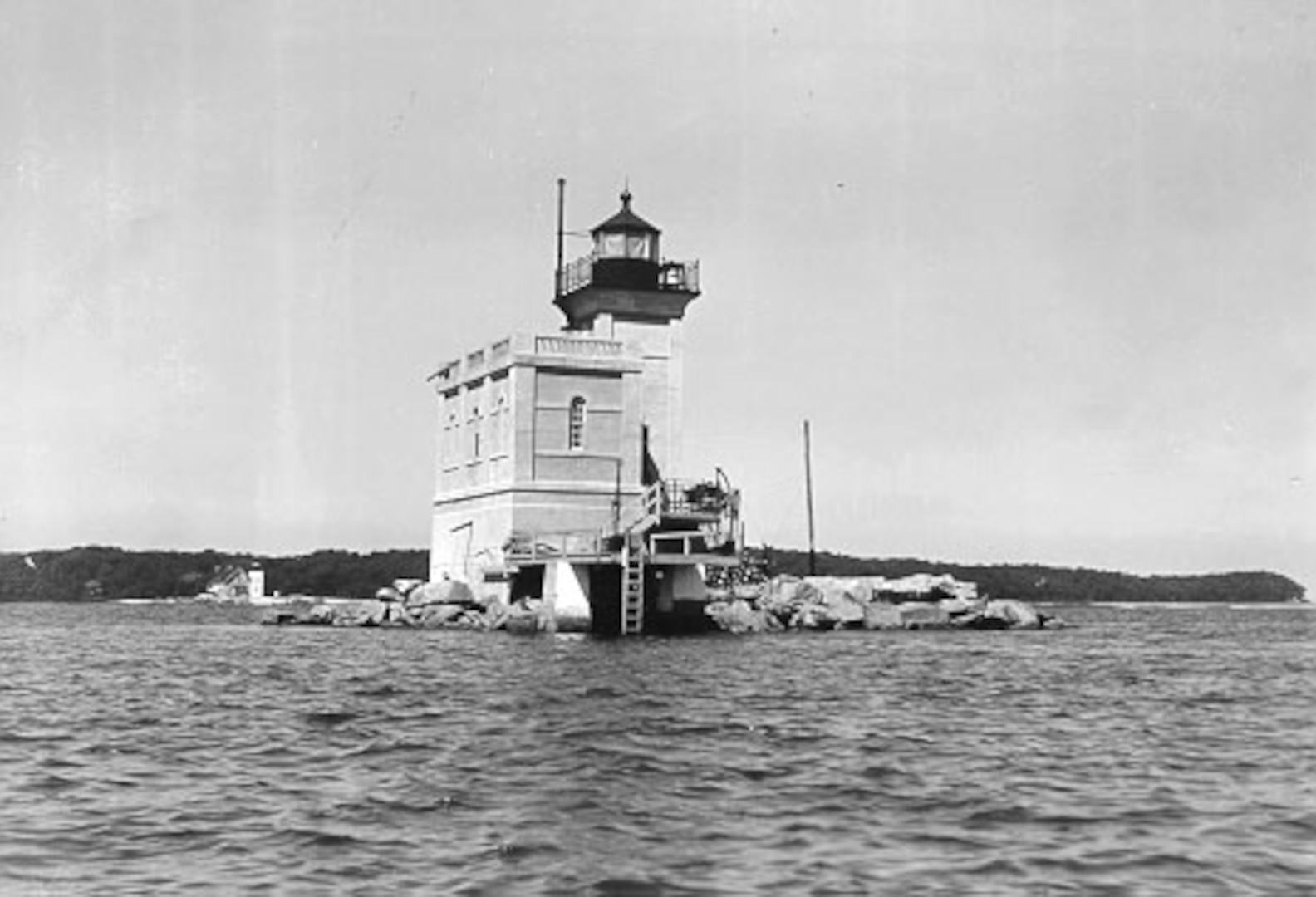 Lloyd Harbor (Huntington Harbor) Lighthouse > United States Coast Guard