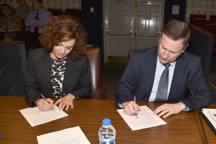 C-17 SPO, Boeing sign MOU for sustainment of C-17 fleet