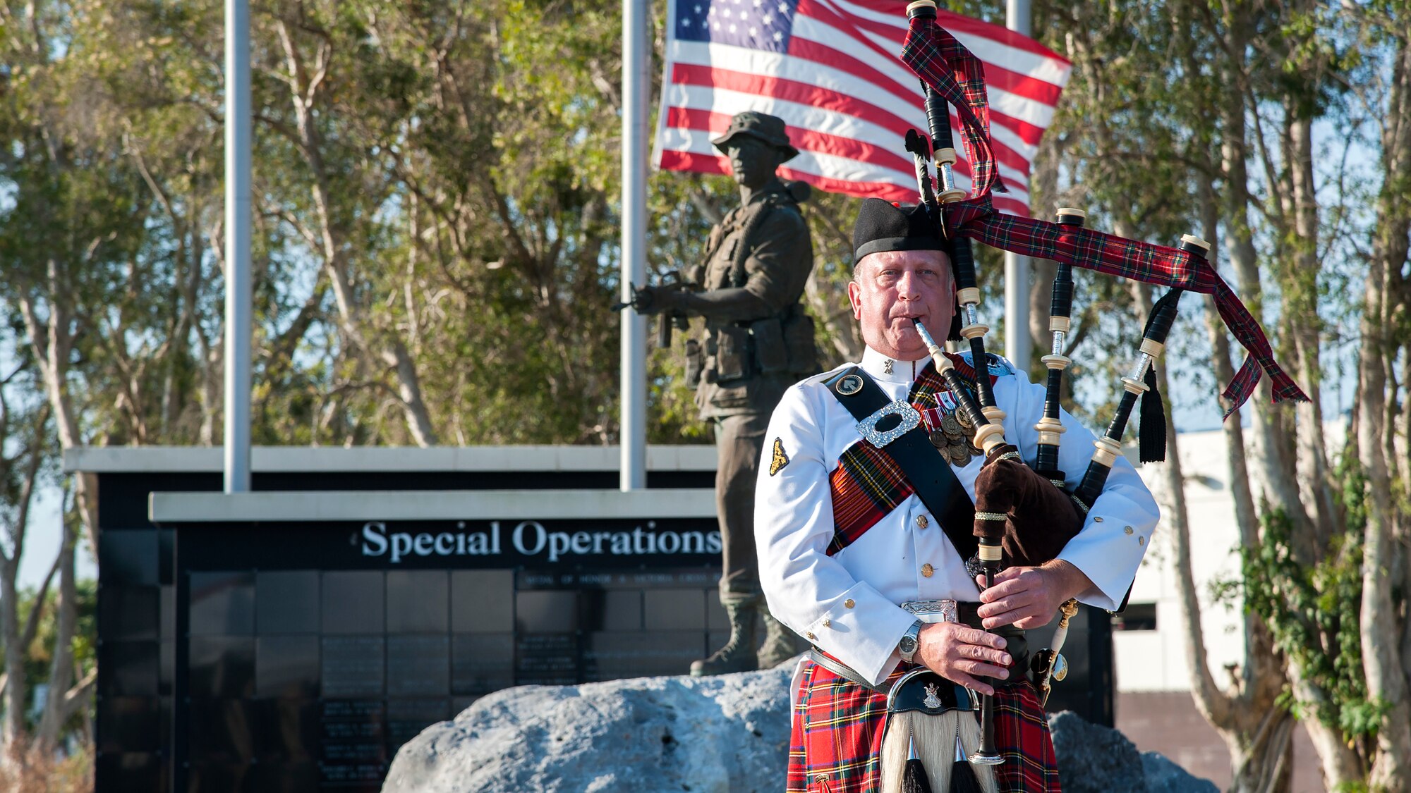 A bagpiper performs “Amazing Grace” during a 9/11 memorial ceremony at MacDill Air Force Base, Fla., Sept. 11, 2019.