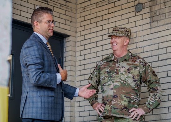 Lt. Gen. Robert D. McMurry Jr., commander of Air Force Life Cycle Management Center at Wright-Patterson Air Force Base, Ohio, visited YARS and America Makes in Youngstown, Ohio.