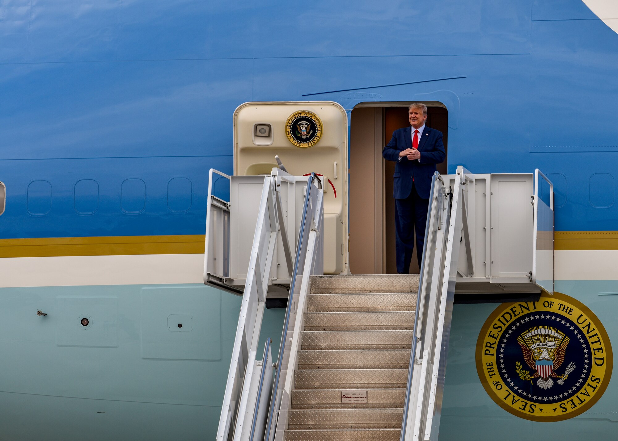 President Donald J. Trump arrives at Kirtland Air Force Base, N.M., Sept. 16, 2019. During his short visit, the President was greeted by members of Team Kirtland. (U.S. Air Force photo by Airman 1st Class Austin J. Prisbrey)
