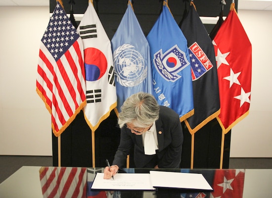 Foreign Minister Kang Kyung-wha, Ministry of Foreign Affairs signs the guest book in the Armistice Room, United Stated Forces Headquarters, Camp Humphreys. Her visit emphasizes the commitment the ROK and U.S. have to maintaining an unbreakable alliance.