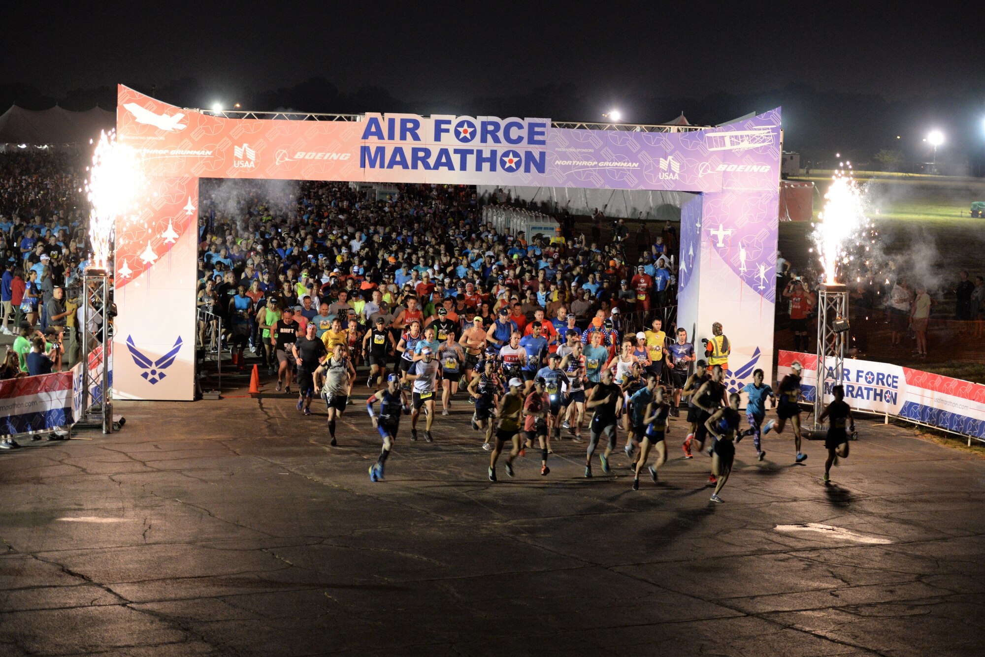 2019 Air Force Marathon 10k race starts. (U.S. Air Force photo/Wesley Farnsworth)