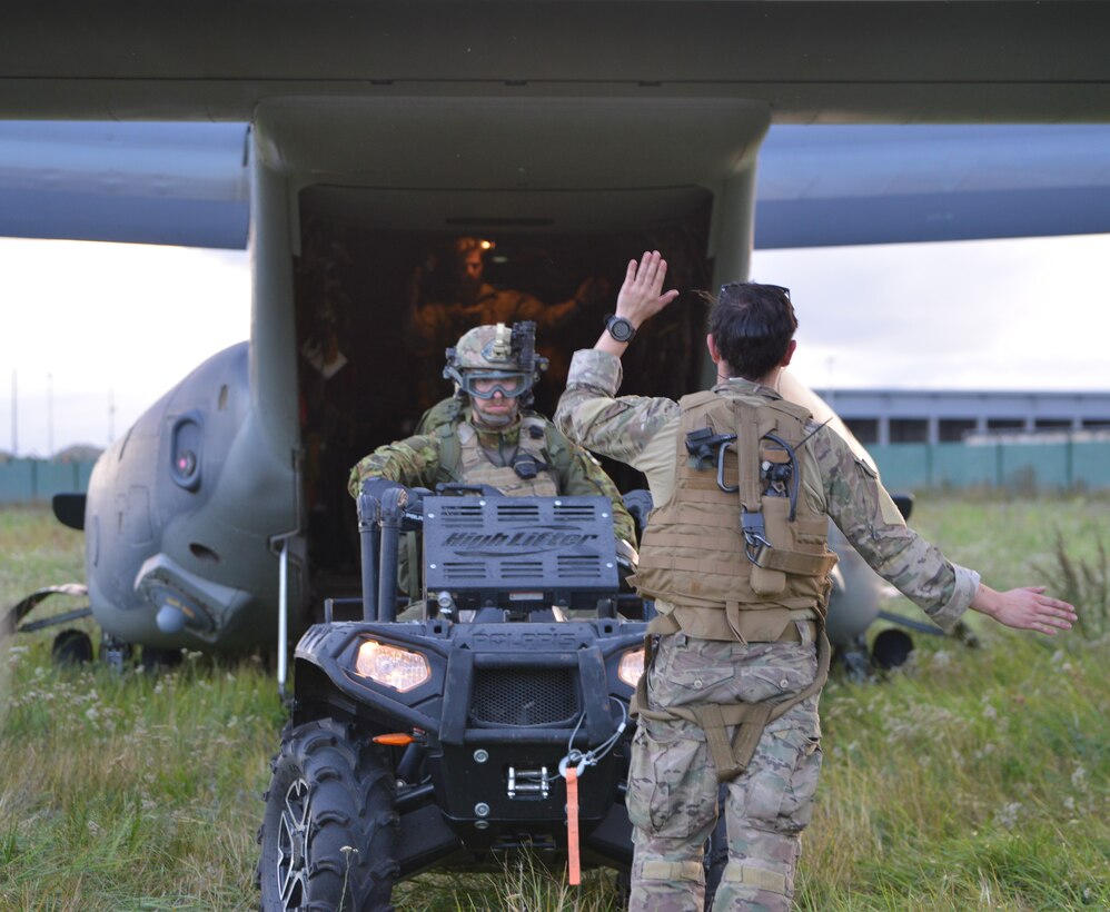 During the week-long training, U.S. and Estonian special operation forces partnered on Fast Rope Insertion and Extraction System familiarization, casualty evacuation and rapidly loading and off-loading a tactical vehicle onto the aircraft.