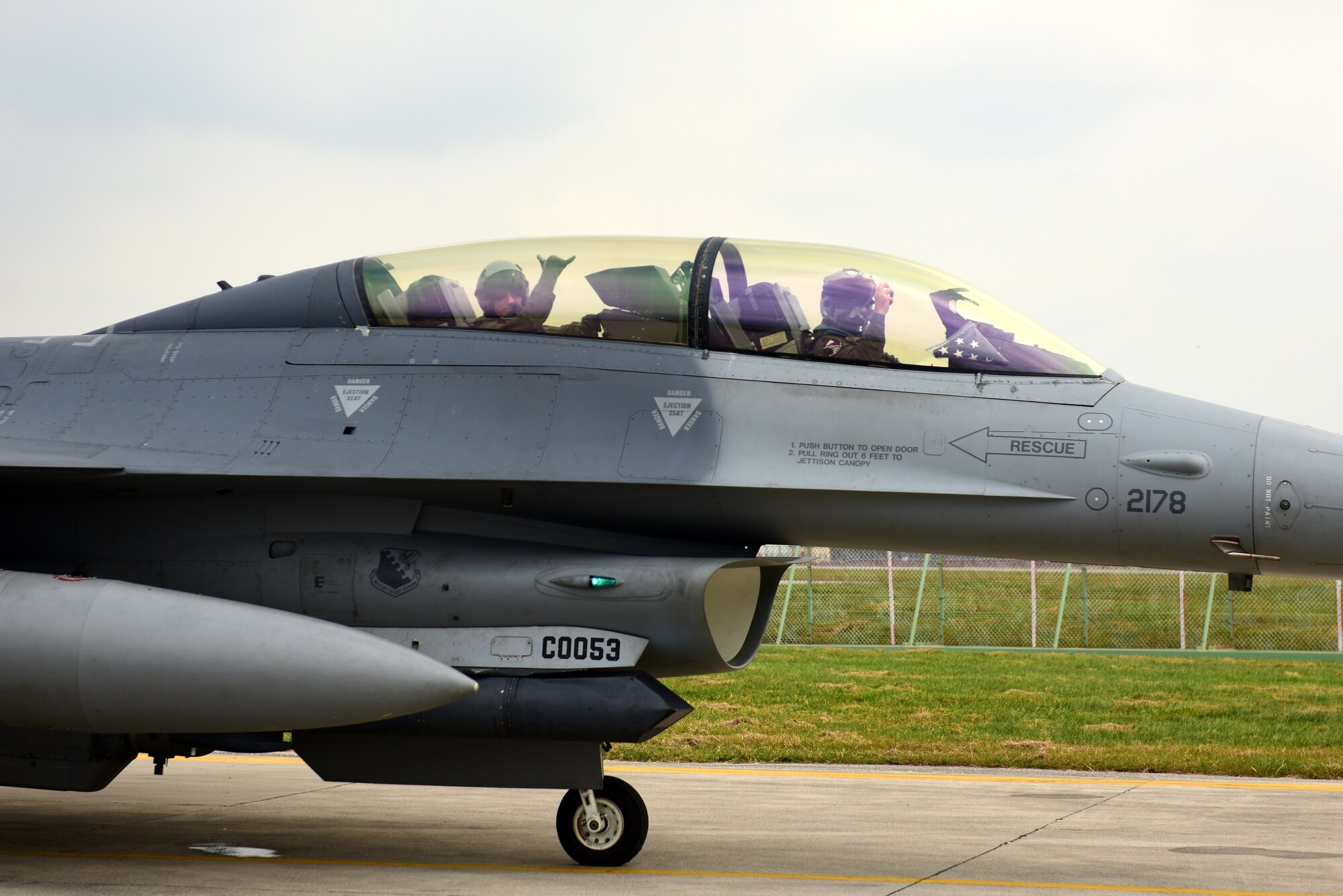 Italian air force Col. Vincenzo Tozzi, Aviano base commander, left, and U.S. Air Force Lt. Col. Daniel Lindsey, commander of the 510th Fighter Squadron, taxi to the runway in an F-16 Fighting Falcon at Aviano Air Base, Italy, Sept. 17, 2019. Col. Tozzi was given a flight in an F-16 as a show of gratitude from the 31st Fighter Wing for his time as base commander. (U.S. Air Force photo by Staff Sgt. Kelsey Tucker)