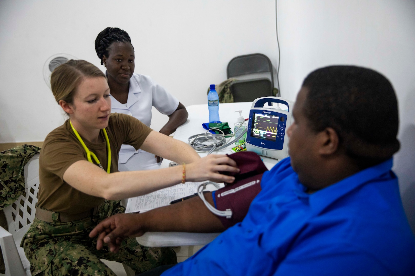 A nurse check a man’s vital signs.