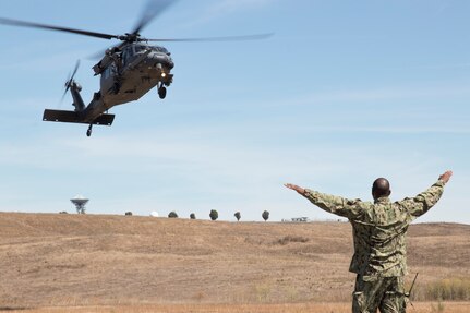 Sailors, Soldiers and Airmen train to save lives at Camp Parks