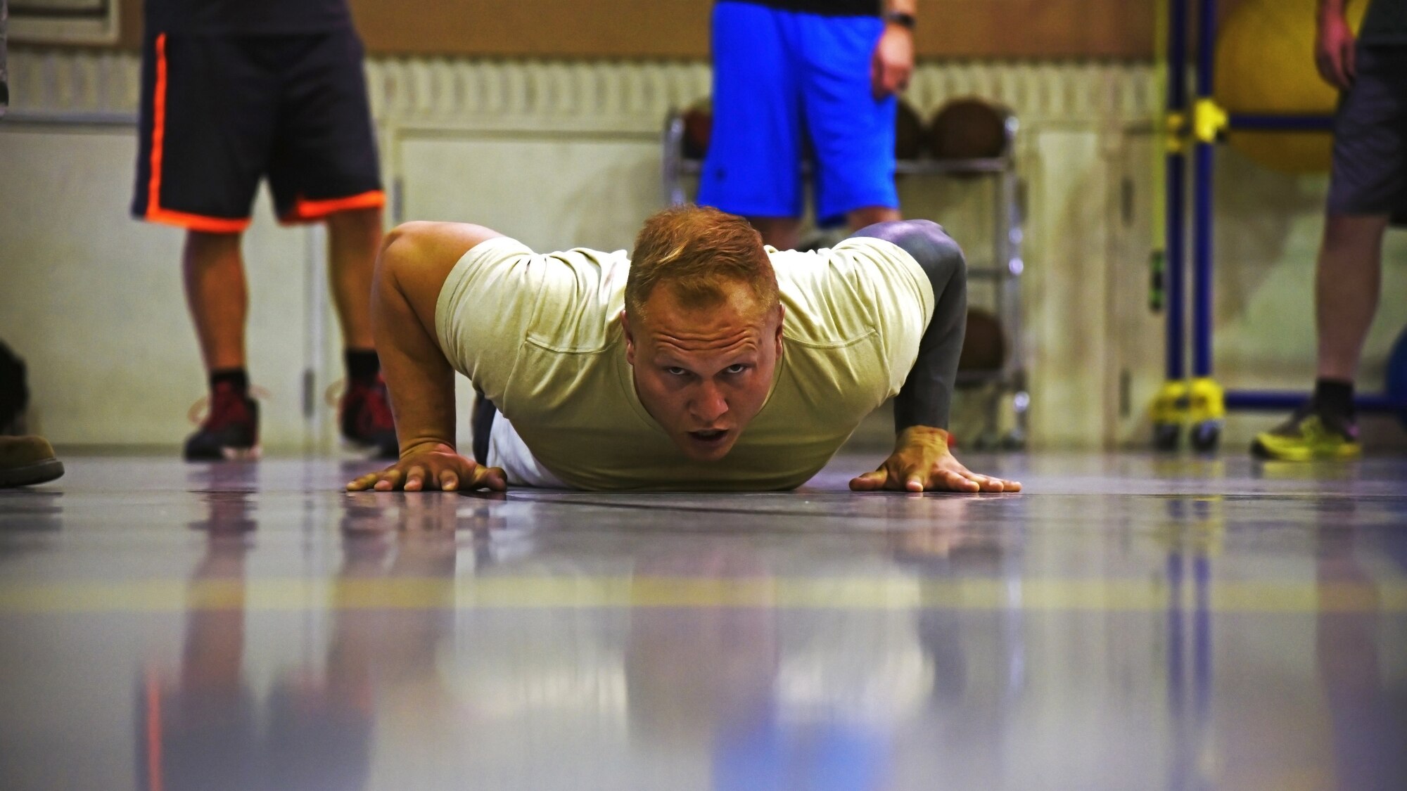 U.S. Air Force Staff Sgt. Jacob Williams, a health and fitness trainer assigned to the 173rd Fighter Wing, Oregon Air National Guard, demonstrates proper body position for push-ups to a group of assembled Airmen as part of a fitness and nutrition class, Sept. 7, 2019. The wing has created a Community Health and Wellness Center (CHAWC) in order to support the health, nutrition, and fitness needs of Airmen at Kingsley Field in Klamath Falls, Oregon. (U.S. Air National Guard photo by Tech. Sgt. Jason van Mourik)