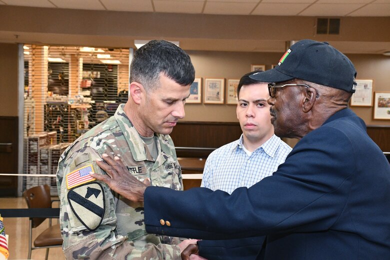 Maj. Gen. Robert F. Whittle, Jr., commanding general of the U.S. Army Corps of Engineers Great Lakes and Ohio River Division, speaks with a Veteran at the Department of Veterans Affairs Hospital in Hines, Illinois, Sept. 26. The general took time to visit the districts within the division and meet USACE employees since taking command in July. The general’s tour of Chicago District projects, potential projects and sites included Indiana Harbor and Canal confined disposal facility, Bubbly Creek in Chicago, the Asian-Carp electric dispersal barrier, the Metropolitan Water Reclamation District of Greater Chicago’s mainstream pumping station, the McCook Reservoir phase one and two, Northerly Island in Chicago, the Chicago Harbor and Lock, and the Department of Veterans Affairs Hospital in Hines, Illinois. (U.S. Army photo by Patrick Bray/Released)