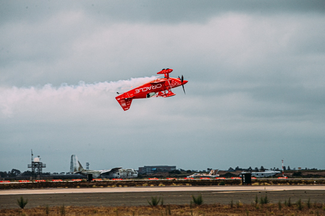 Members of Team Oracle take off to the sky at Marine Corps Air Station Miramar, Calif., Sept. 26. The team was doing a routine practice run before the 2019 airshow on Sept. 27 through Sept. 29.