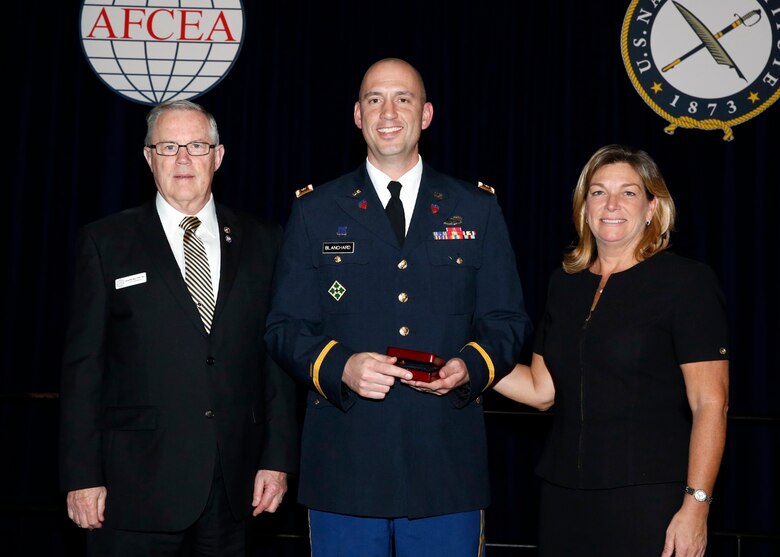 Hanscom Protocol chief recognized during AFCEA International Con