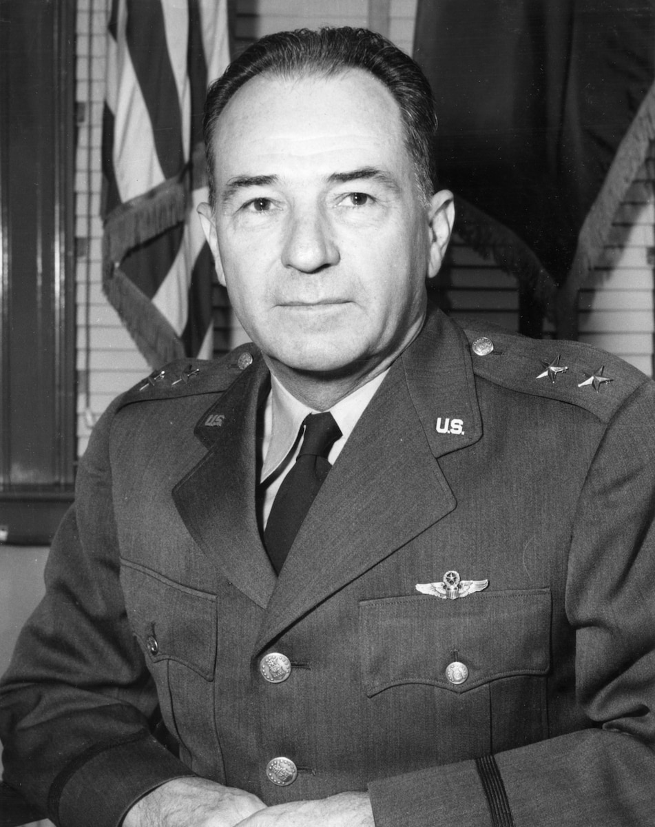 Maj Gen Warren R. Carter official bio photo