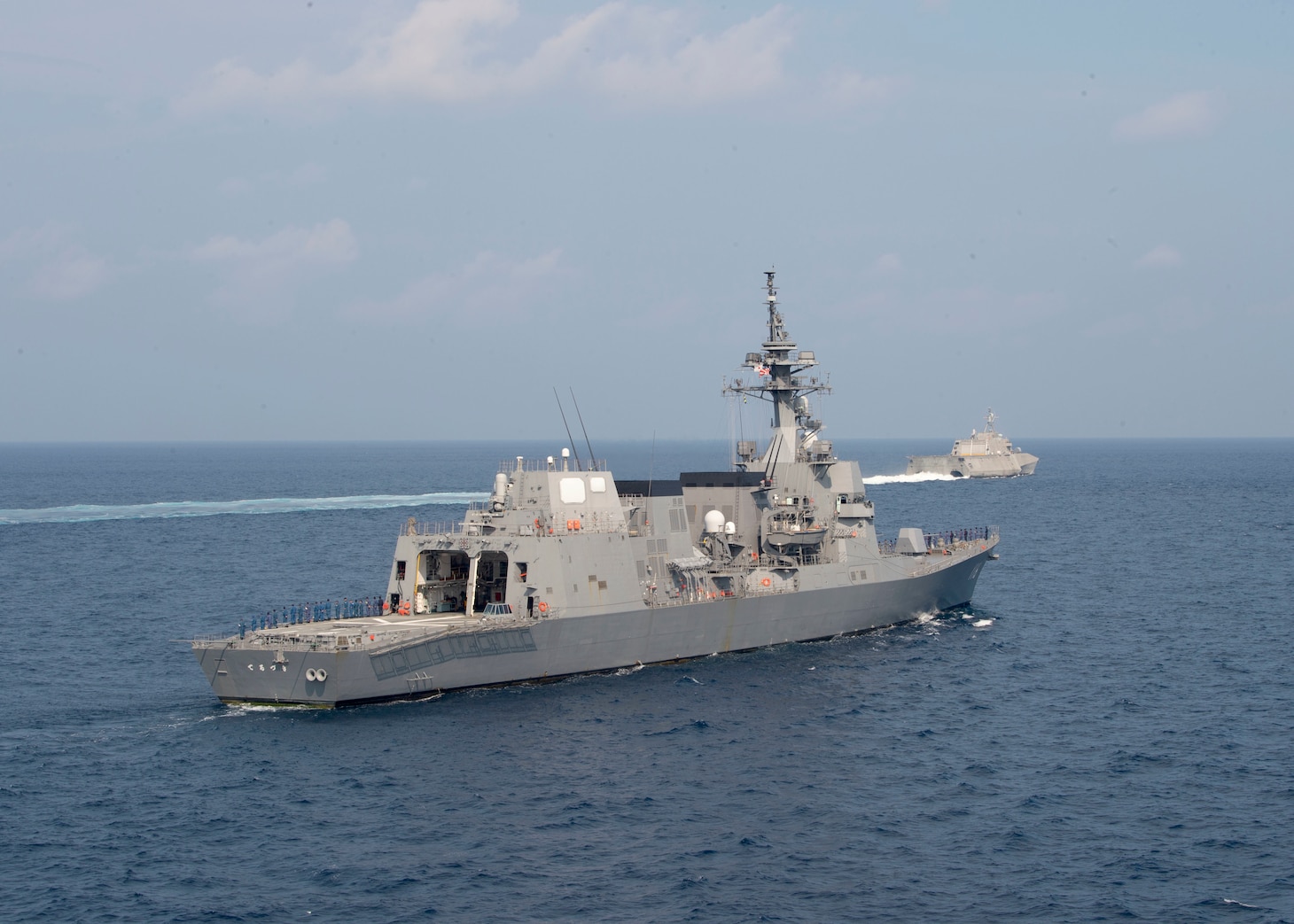 The Independence-variant littoral combat ship USS Gabrielle Giffords (LCS 10), right, sails in company with the Japan Maritime Self-Defense Force (JMSDF) Akizuki-class destroyer JS Teruzuki (DD 116), April 2, 2020.