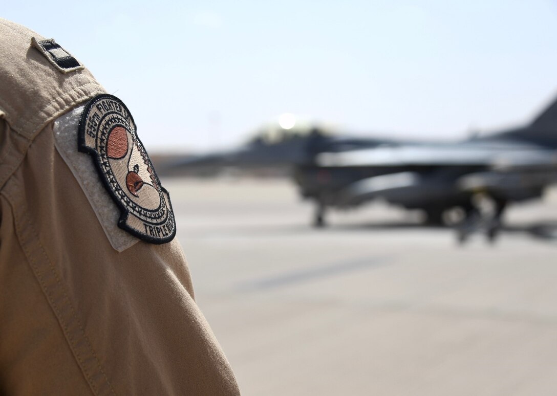 555EFS commander hits 3,000 flying hour milestone