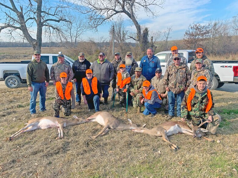2019 Lewisville Lake Wheelin' Youth Hunt Group Photo
