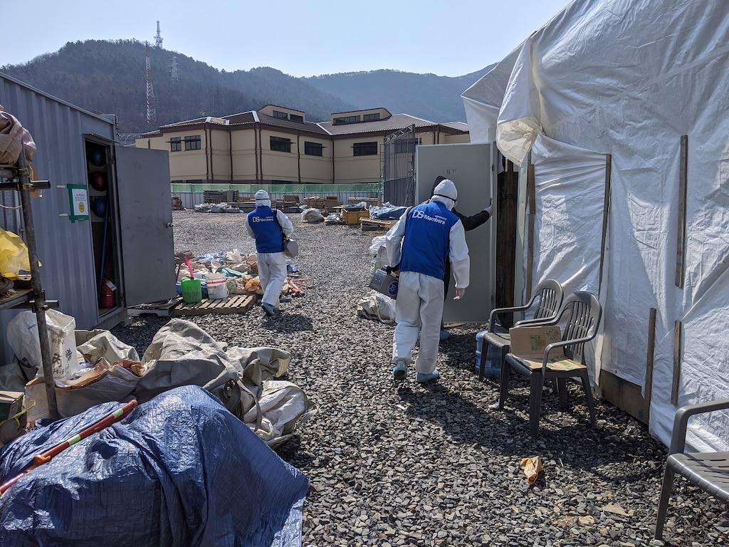 The U.S. Army Corps of Engineers, Far East District Southern Resident Office
facilitated a certified decontamination team to clean a project site at Camp
Walker, South Korea after a contractor employee tested positive for COVID
19, Mar. 2020.
