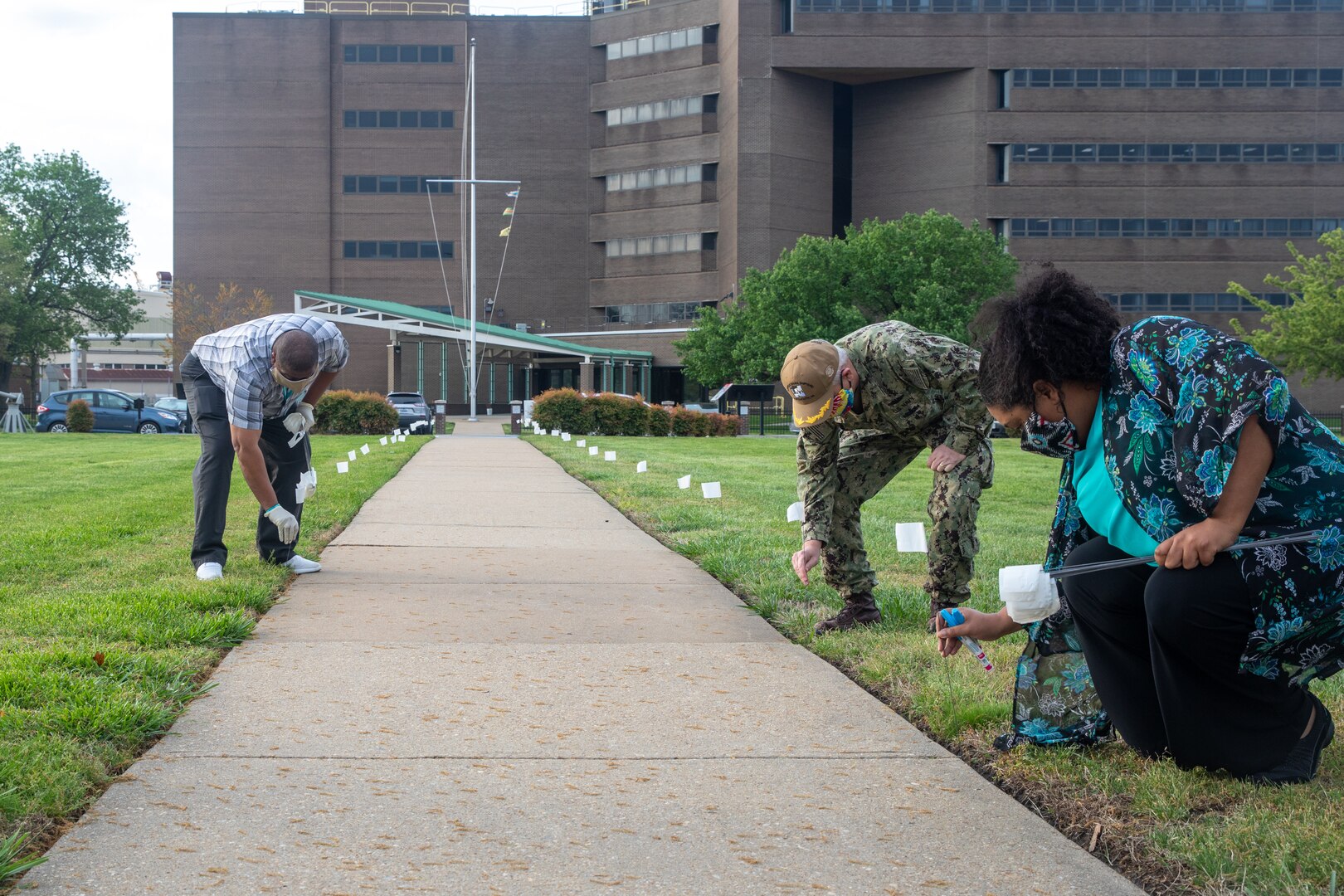 Norfolk Naval Shipyard’s (NNSY) and Suffolk Complex’s Sexual Assault Response Coordinator (SARC) Shalise Bates-Pratt and select individuals continued to observe the yearly tradition of placing small flags along the walkway in front of NNSY’s Norman Sisisky Management and Engineering Building, each flag with handwritten message to victims of sexual assault showing support.