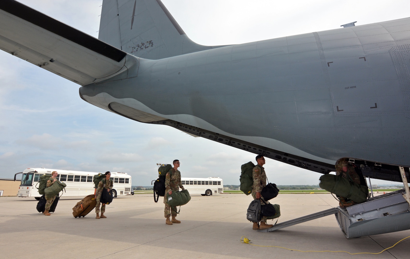Soldiers board aircraft.