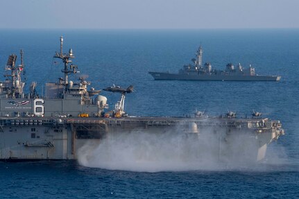 JS Akebono (DD 108) sails with USS America (LHA 6)