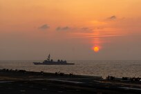 JS Akebono (DD 108) sails with USS America (LHA 6)