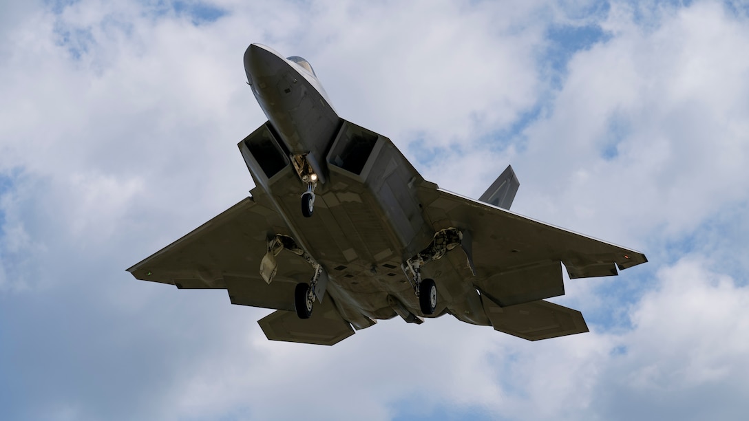 F-22 Raptor Landing