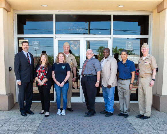 Commander, Naval Sea Systems Command Vice Admiral Thomas Moore (far right), Executive Director, Naval Sea Systems Command Jim Smerchansky (far left), and Command Master Chief, Naval Sea Systems Command CMDCM(SW/SS) Robert R. Crossno (back row), meet with the Veterans ERG officers April 17. 2019.