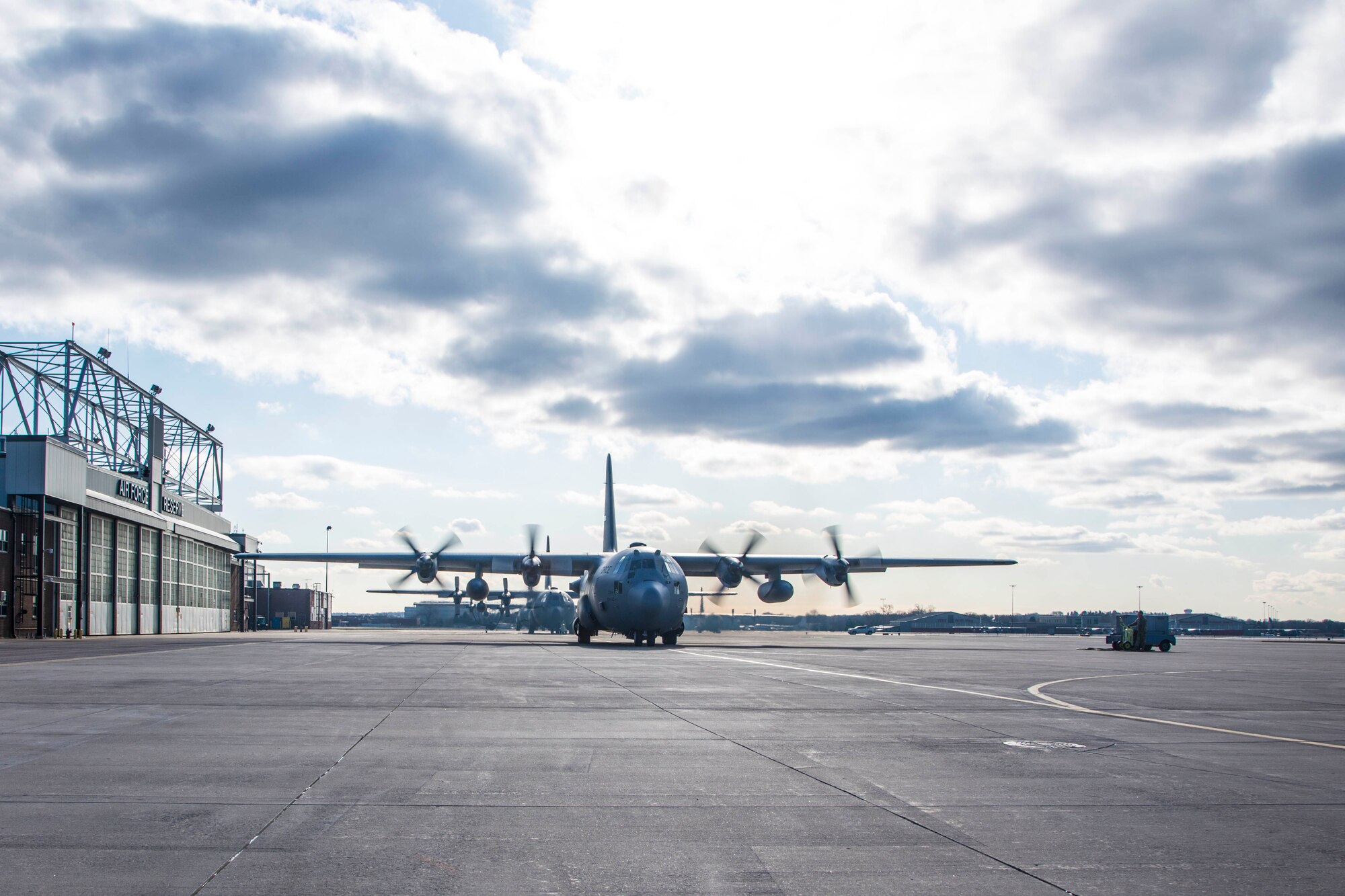 934th Aeromedical Evacuation Squadron Airmen Deploy