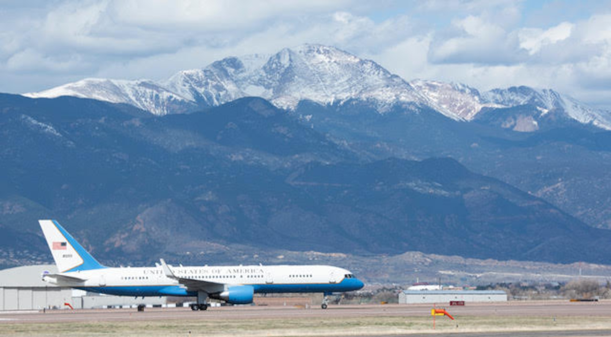 PETERSON AIR FORCE BASE, Colo. – Air Force One carrying Vice President Mike Pence along with the Secretary of the Air Force Barbara Barrett, taxis on Peterson Air Force Base, Colorado on April 18, 2020. Colorado Governor Jared Polis, General John “Jay” Raymond, U.S. Space Force Chief of Space Operations and commander of U.S. Space Command, and General Terrence O’Shaughnessy, commander of U.S. Northern Command and Northern American Aerospace Defense Command, and Col. Thomas Falzarano, 21st Space Wing commander, wait for the vice president to exit the plane before he heads to the 50th Air Force Academy Graduation. Pence came to Colorado Springs to speak at the graduation which included 86 cadets from the U.S. Air Force Academy to commission directly into the U.S. Space Force, becoming the very first company grade officers in the new service. (U.S. Air Force photo by Staff Sgt. Alexandra M. Longfellow)