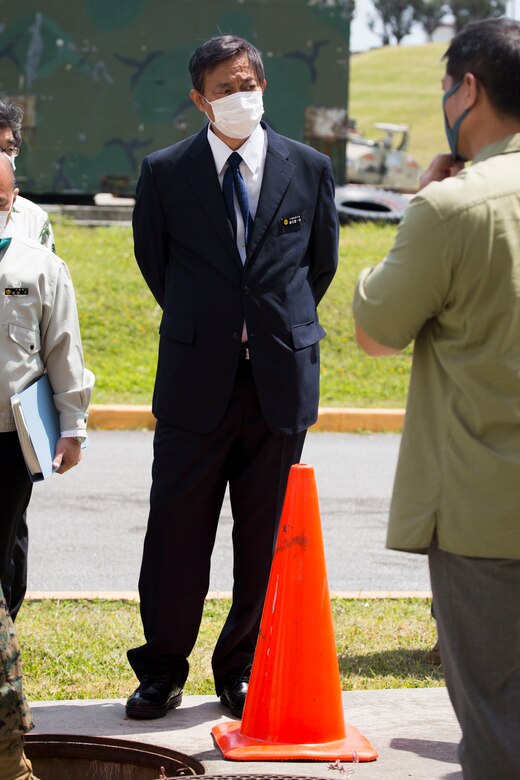 Okinawa Vice Gov. Kiichiro Jahana visits MCAS Futenma