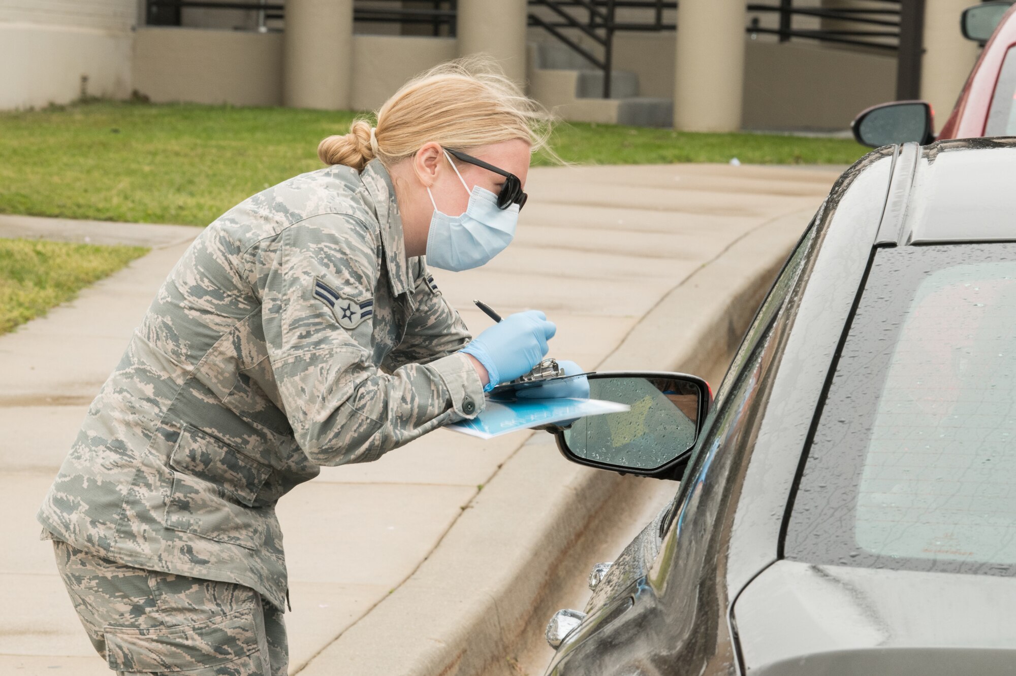 Airman 1st Class Jessika Ilgen, 436th Operational Medical Readiness Squadron bioenvironmental engineering technician, receives a prescription order at a curbside pharmacy, April 18, 2020, at Dover Air Force Base, Delaware. The curbside project offers full pharmacy services including new prescriptions and refills, allowing Team Dover to access prescriptions and maintain social distancing. (U.S. Air Force photo by Mauricio Campino)