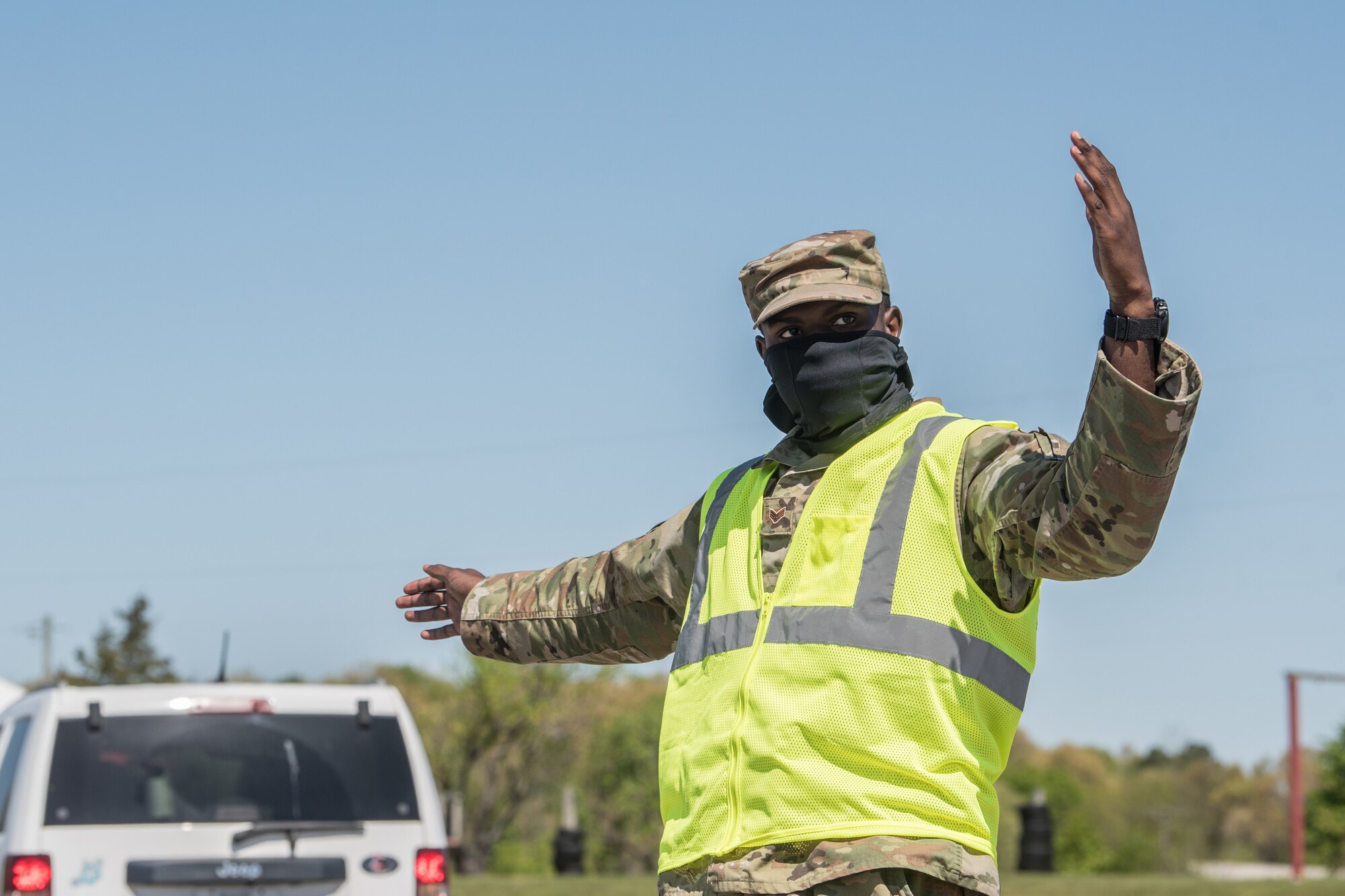 Senior Airman Keontay Curry, a communications specialist for the Kentucky Air National Guard’s 123rd Contingency Response Group, directs patients through a drive-through testing station for COVID-19 in Madisonville, Ky., April 21, 2020. Kentucky Air Guardsmen will be supporting multiple testing sites across the state. (U.S. Air National Guard photo by Staff Sgt. Joshua Horton)