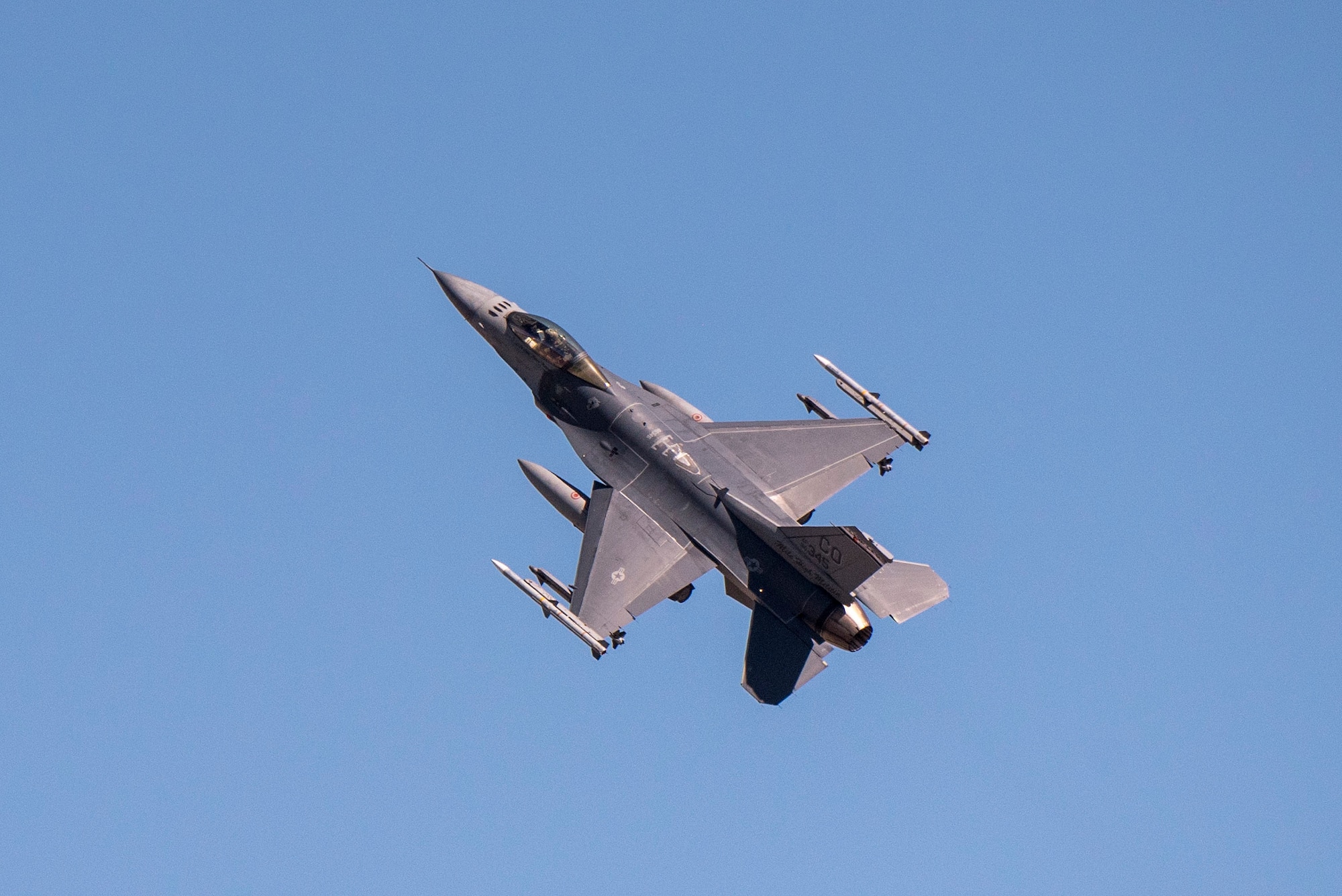 F-16 flying