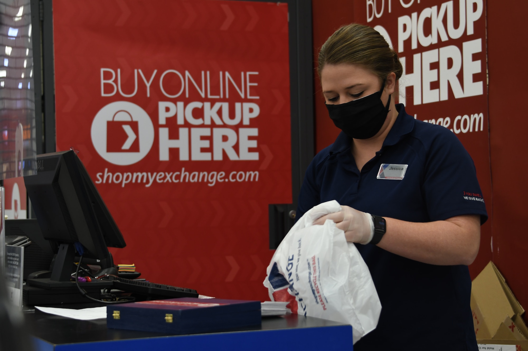 A photo of a BX employee