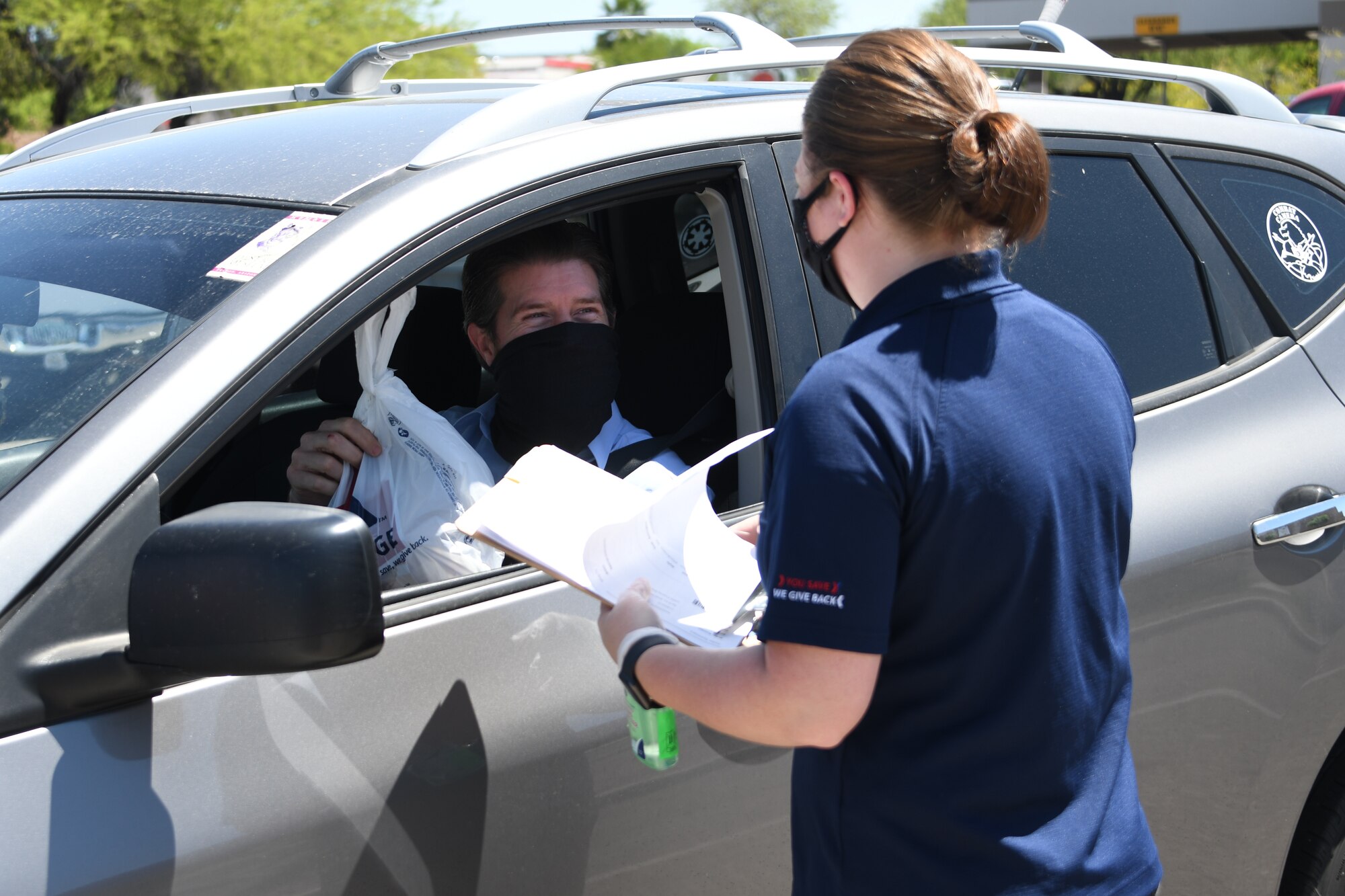 A photo of a BX employee delivering an order.