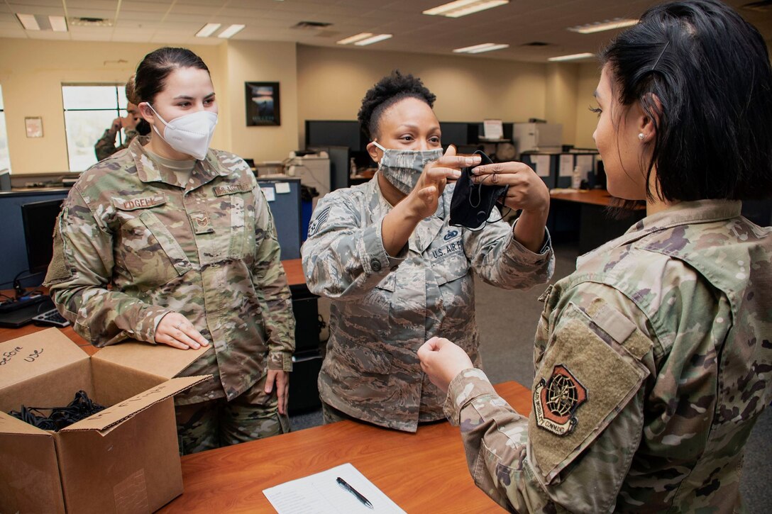 Travis AFB distributes cloth face covers to Airmen