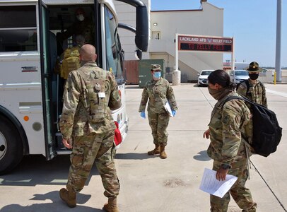 Soldiers board buses