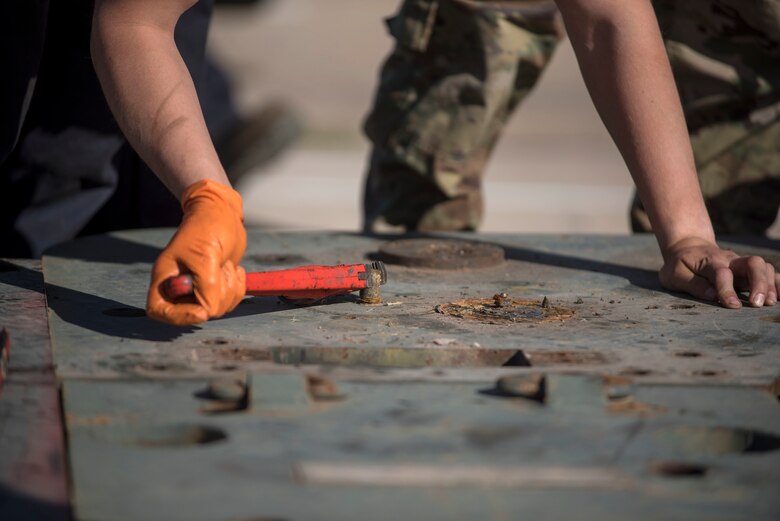 Electrical power production keeping Holloman powered > Holloman Air