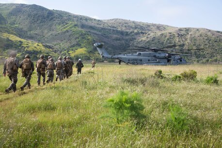 VMM-165 and HMH-462 Perform TRAP Mission