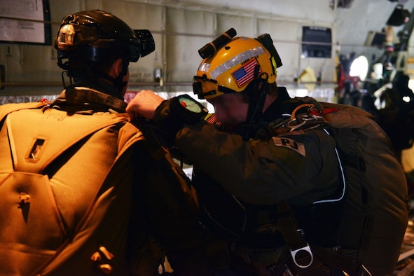 This training enables units to rapidly deploy personnel and equipment into contested or austere environments. (U.S. Army photo by Staff Sgt. Elizabeth Pena)